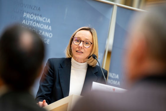 Maßnahmen zur Arbeitsintegration fördern die gesellschaftliche Teilhabe von Menschen mit Behinderungen, sagte Arbeitslandesrätin Magdalena Amhof bei der heutigen (2. Dezember) Pressekonferenz. (Foto: LPA/Fabio Brucculeri)