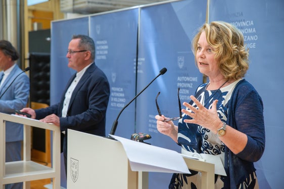 La direttrice Edith Ploner ha sottolineato la necessità di integrazione e cooperazione, a vantaggio delle scuole di tutti e tre i gruppi linguistici (Foto: ASP/Greta Stuefer)
