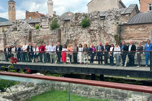 Peter Kasal e Paolo Russo, rispettivamente direttore di Ripartizione e direttore del Catasto della Provincia autonoma di Bolzano, hanno partecipato a Sarajevo alla 41ª Fachtagung der Vermessungsverwaltungen, il principale appuntamento europeo dedicato ai sistemi catastali e tavolari. (Foto: USP)