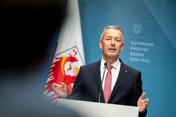 Es geht in die richtige Richtung, dennoch bleibt noch einiges zu tun, betonte Landesrat Peter Brunner bei der Präsentation der Luftqualitätsdaten 2024. Die Situation beim Feinstaub sei stabil, bei den Stickoxiden werden hingegen vor allem in Hinblick auf die neue EU-Luftqualitätsrichtlinie Anstrengungen notwendig sein. (Foto: LPA/Fabio Brucculeri)