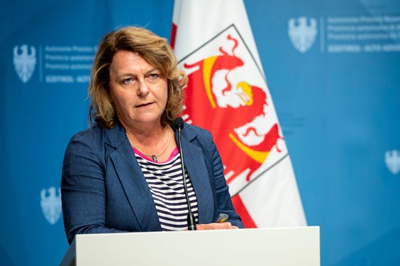 Landesrätin Rosmarie Pamer erinnert anlässlich des Internationalen Tages der Kinderrechte an die wichtige Rolle der Sozialdienste, die Kinder und Jugendliche in Phasen großer Vulnerabilität und schwieriger Lebensumstände begleiten und betreuen. (Foto: LPA/Fabio Brucculeri)