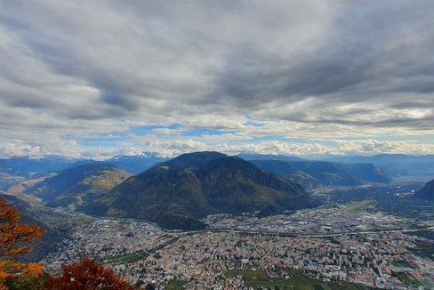 La conca di Bolzano rappresenta il cuore geografico del territorio altoatesino: la Provincia sostiene collaborazioni sovracomunali per la pianificazione territoriale e paesaggistica. (Foto: unsplash)