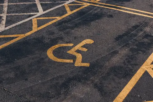 Una decisione particolarmente importante per i cittadini portatori di handicap, quella assunta recentemente a Roma, frutto anche dell’interessamento da parte dell’Ufficio Motorizzazione della Provincia di Bolzano (Foto: Unsplash/Jakub Pabis)
