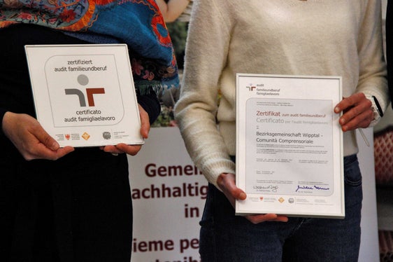 I datori di lavoro altoatesini possono ricevere un supporto professionale dall'audit durante il loro percorso in favore di una politica aziendale e del personale a sostegno della famiglia. (Foto: ASP/Greta Stuefer)