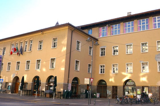 In ihrer heutigen (25. Juni) Sitzung hat die Landesregierung auf Vorschlag von Landesrat Achammer der Allgemeinen Studienordnung der Hochschule für Musik Claudio Monteverdi“ (im Bild) in Bozen zugestimmt. (Foto: LPA)