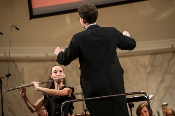 Für kulturellen Hochgenuss sorgten die Mitglieder des Haydn-Orchesters, im Bild Chantal Romana Veit aus Bozen. (Foto: LPA/Ivo Corrà)
