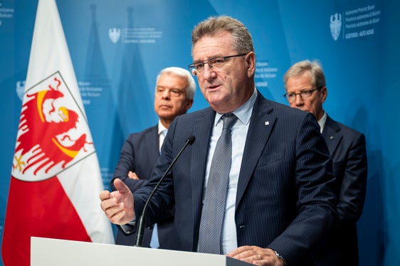 Wir stellen unsere Kompetenzen Südtiroler Familien zur Verfügung, damit sie sich den Traum vom Eigenheim weiterhin erfüllen können, unterstrich Alberto Naef, der Generaldirektor der Volksbank. (Foto: LPA/Fabio Brucculeri)