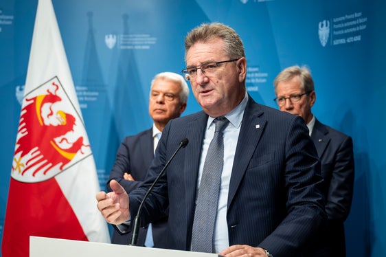 Wir stellen unsere Kompetenzen Südtiroler Familien zur Verfügung, damit sie sich den Traum vom Eigenheim weiterhin erfüllen können, unterstrich Alberto Naef, der Generaldirektor der Volksbank. (Foto: LPA/Fabio Brucculeri)