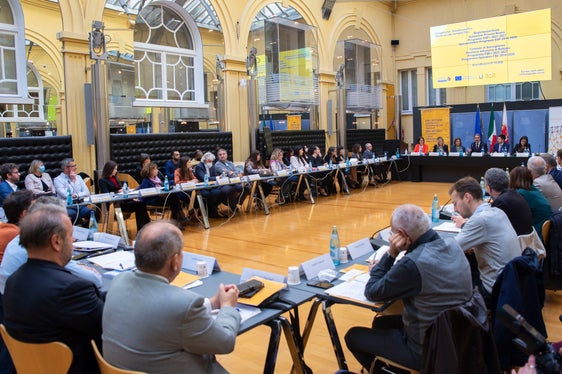 Si è tenuto alla presenza del presidente della Provincia, Kompatscher, il Comitato di Sorveglianza del Fondo sociale europeo. Focus su occupazione, formazione ed inserimento (Foto: ASP/F. Brucculeri)