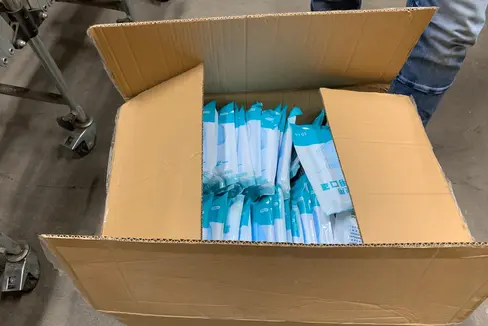 Schutzmasken aus China, die im März 2020 in Südtirol eingetroffen sind. (Foto: Archiv LPA/GNews)