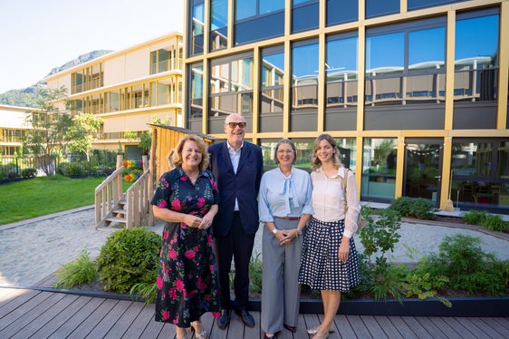 Landesrätin Pamer mit WaltherPark-Gründer Heinz Peter Hager, CasaBimbo-Direktorin Stefania Badaotti und Sara Zanon (Head of Marketing WaltherPark AG). (Foto: WaltherPark AG)