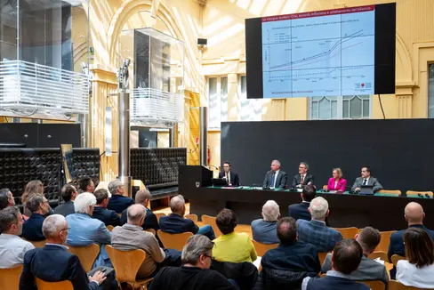 Rappresentanti dell'amministrazione provinciale e della Giunta hanno presentato alle parti sociali le misure volte a migliorare l'efficienza e l'efficacia della spesa pubblica. (Foto: USP/Fabio Brucculeri)