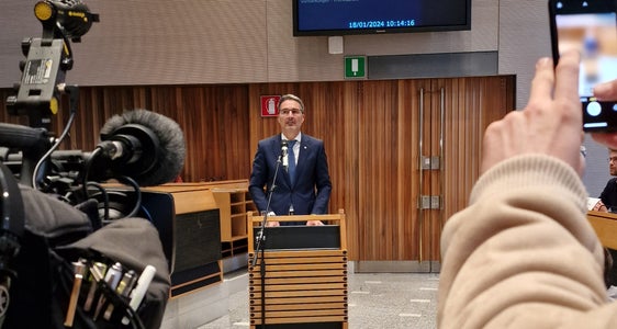 Il Consiglio provinciale ha eletto Arno Kompatscher come presidente della Provincia per altri cinque anni. Il mio impegno particolare è rivolto all'Autonomia e all'equità sociale, ha dichiarato Kompatscher. (Foto: ASP/Greta Stuefer)