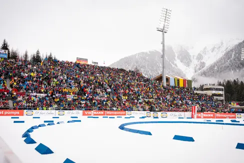 Die Landesregierung hat die finanziellen Mittel für die Umsetzung der Tätigkeiten und Dienstleistungen zugewiesen, die das Land und die Gemeinde rund um die Olympischen Spiele Mailand Cortina 2026 erbringen. (Foto: LPA/Fabio Brucculeri)
