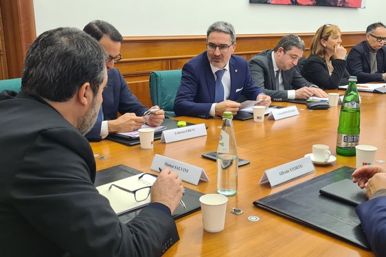 I colloqui con il Ministro delle Infrastrutture e della Mobilità sostenibili sono stati incentrati sul chiarimento delle questioni in sospeso relative alla gara per l'assegnazione della nuova concessione per l'A22. (Foto: Ufficio stampa Regione autonoma Trentino-Alto Adige/Davide Cordua)