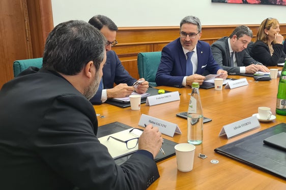 I colloqui con il Ministro delle Infrastrutture e della Mobilità sostenibili sono stati incentrati sul chiarimento delle questioni in sospeso relative alla gara per l'assegnazione della nuova concessione per l'A22. (Foto: Ufficio stampa Regione autonoma Trentino-Alto Adige/Davide Cordua)