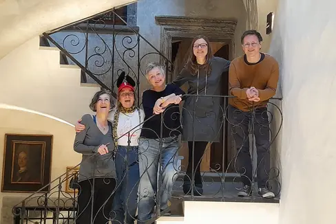 Im Frühjahr begeisterten (von links) Tania Witte, Franziska Biermann, Jutta Nymphius, Constanze von Kitzing und Thilo Krapp mit ihren Lesungen bei der Lesewoche, jetzt im Oktober kommen Katja Brandis, Karl Olsberg, Silke Schlichtmann, Stefanie Taschinski und Karsten Teich nach Südtirol. (Foto: LPA/Amt für Bibliotheken und Lesen)