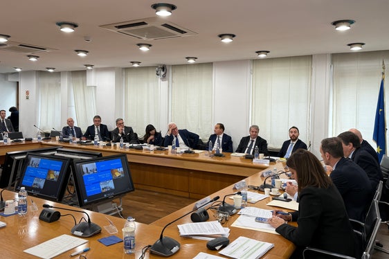 Bei der Sitzung der Konferenz der Regionen und der Autonomen Provinzen am 18. Dezember bekräftigte Landeshauptmann Arno Kompatscher erneut seine klare Ablehnung einer Zentralisierung der Verwaltung der Mittel der EU-Programmperiode 2028 - 2034. (Foto: Konferenz der Regionen und der Autonomen Provinzen)