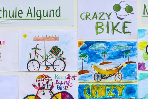 Viertklässlerinnen und Viertklässler entwarfen beim Wettbewerb „Crazy Bike“ ihr Traumfahrrad. (Foto: LPA)