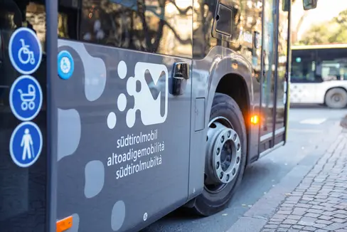 In Südtirol sollen weitere (architektonische) Hindernisse abgebaut werden. Die Landesregierung hat am 22. Juli daher die entsprechende Verordnung im Bereich Mobilität geändert. (Foto: LPA/Oskar Verant)