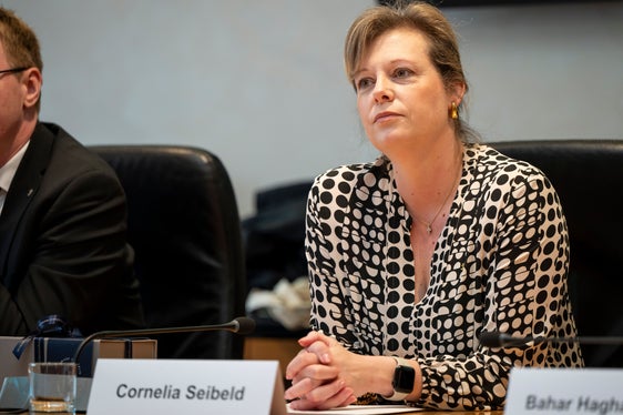 La presidente Cornelia Seibeld guida la delegazione del Parlamento del Land di Berlino durante la visita in Alto Adige. (Foto: USP/Fabio Brucculeri)