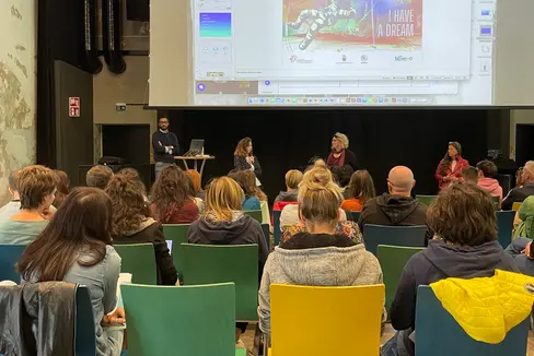 Ieri (27 settembre) a Basis Vinschgau Venosta gli operatori giovanili dell’Alto Adige e del Trentino si sono incontrati per confrontarsi sul futuro dei giovani e delle politiche giovanili (Foto: ASP/Politiche giovanili)