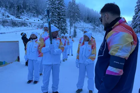Die Olympische Fackel hat heute Früh ihre Tour durch Südtirol begonnen. (Foto: LPA)