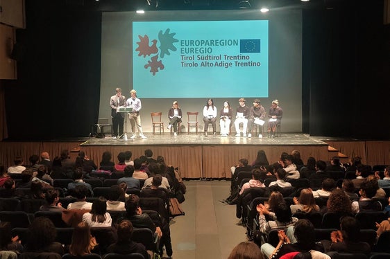 La seduta congiunta delle Consulte ha avuto luogo nella mattinata di ieri (14 marzo) al teatro Cuminetti di Trento (Foto: Consulta provinciale degli studenti CPS di Trento)