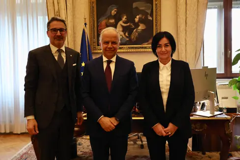 Landeshauptmann Arno Kompatscher (im Bild von links), Innenminister Matteo Piantedosi und Sicherheits-Landesrätin Ulli Mair am 21. Jänner im Viminalspalast in Rom. (Foto: LPA)