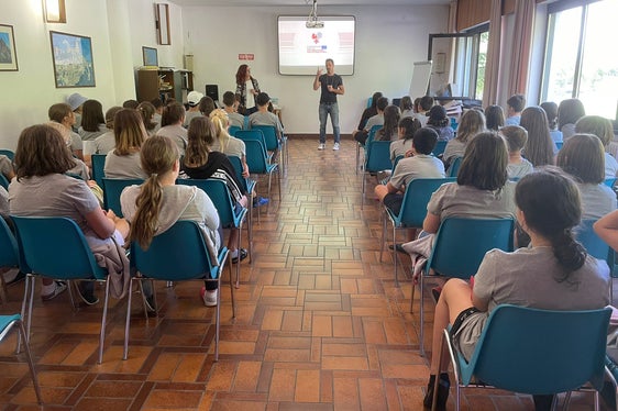 Das Sommercamp bietet jungen Leuten aus den drei Euregio-Ländern die Gelegenheit des Kennenlernens. Sie können Sprachbarrieren überwinden, Freundschaften schließen und ihr Wissen über die historischen Ereignisse und zeitgenössischen Besonderheiten der Europaregion vertiefen. (Foto: Massimo Moro)