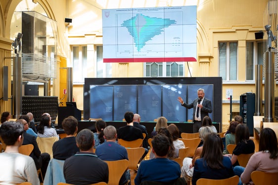 “Ogni dipendente deve essere consapevole delle proprie responsabilità e impegnarsi per un obiettivo comune. Lo ha sottolineato il direttore generale della Provincia Alexander Steiner. (Foto: ASP/Fabio Brucculeri)