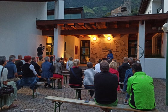 Un momento dell'inaugurazione. Assessora Hochgruber Kuenzer: Nei centri visite offerta informativa per i visitatori di tutte le età. (Foto: ASP/Günther Schöpf)