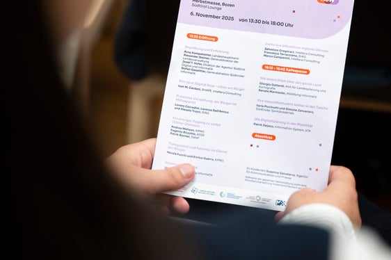 Smarter, näher, für Südtirol: Diesem Motto folgt Digital Now und begleitet Bürgerinnen und Bürger auf dem Digitalisierungsprozess. (Foto: LPA/Fabio Brucculeri)