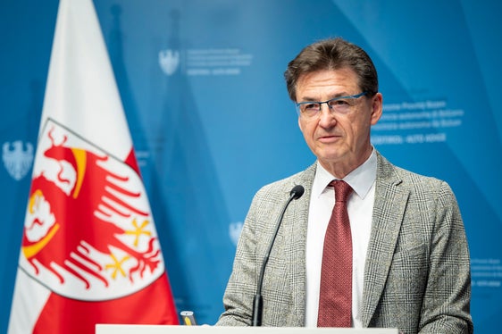 Über die Entwicklung der Leistungen und die Anpassungen informierte im Detail der Direktor der ASWE, Eugenio Bizzotto. (Foto: LPA/Fabio Brucculeri)