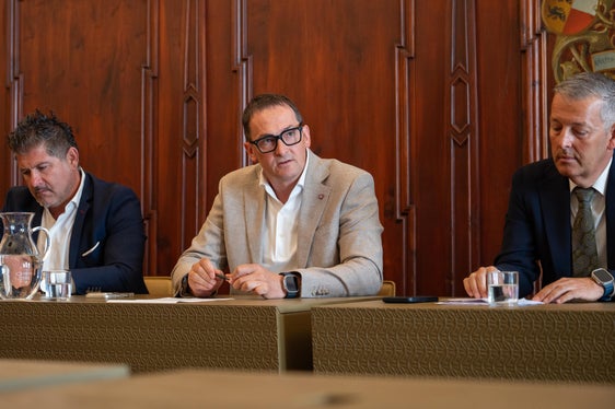 Il sindaco di Bressanone, Andreas Jungmann, ha sottolineato l’ottima collaborazione tra tutte le parti coinvolte: “La condivisione delle competenze e l’azione congiunta a livello comunale costituiscono la base ideale per garantire anche in futuro l’elevata qualità e sicurezza dell’approvvigionamento idrico”. (Foto: USP/Greta Stuefer)