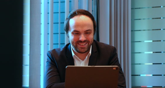 L'assessore Achammer ha discusso online con la ministra dell'Università e della Ricerca Anna Maria Bernini in merito alla riorganizzazione del corso di laurea magistrale in Scienze della formazione primaria e al miglioramento delle possibilità di nomina dei professori di lingua tedesca. (Foto: USP/Ingrid Silginer)