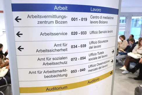 Il Centro per la mediazione al lavoro di Silandro lancia un appello per il ricollocamento al lavoro di oltre 100 dipendenti della ditta Hoppe. Nell'immagine la sede del Centro di mediazione al lavoro di Bolzano (Foto: ASP)