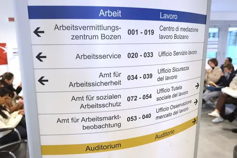 Il Centro per la mediazione al lavoro di Silandro lancia un appello per il ricollocamento al lavoro di oltre 100 dipendenti della ditta Hoppe. Nell'immagine la sede del Centro di mediazione al lavoro di Bolzano (Foto: ASP)