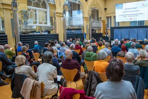 Croniste e cronisti vogliono mettere in comune le proprie risorse. Un centinaio di loro, altoatesini e tirolesi, si sono detti d'accordo in occasione della 23a Giornata dei cronisti (Foto: ASP/Fabio Brucculeri)