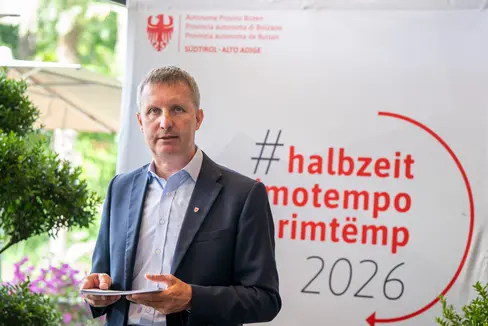 Il turismo rimane un fattore economico fondamentale, ma il suo sviluppo deve essere orientato maggiormente secondo criteri qualitativi, ha sottolineato l’assessore provinciale Luis Walcher, affrontando nel corso della conferenza stampa di metà legislatura un altro ambito importante del proprio mandato politico. (Foto: USP/Fabio Brucculeri)