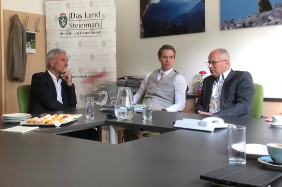 Visioni e obiettivi comuni: nella foto (da sinistra) l'assessore altoatesino Schuler, Franz Grießler (capo del Dipartimento dell'Agricoltura e delle Foreste della Stiria) e l'assessore della Stiria Seitinger (Foto: Land Steienmark)