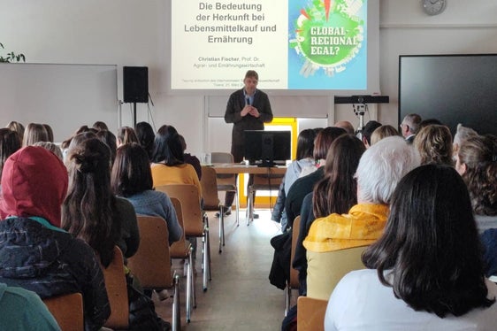 Der Tag der Hauswirtschaft an der Fachschule für Hauswirtschaft und Ernährung Tisens stand im Zeichen des bewussten Konsums. (Foto: LPA/Fachschule für Hauswirtschaft und Ernährung Tisens)