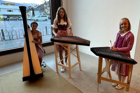 Es musizierten die Eisacktaler Gitschn der Musikschule Brixen. (Foto: LPA/Landesmusikschuldirektion)