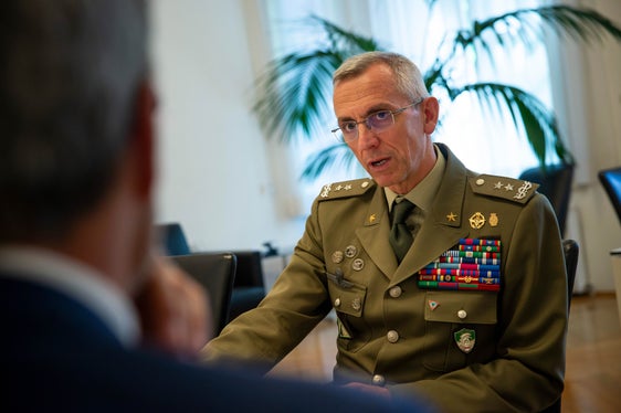 Triestino classe 1965, diplomato alla Nunziatella, ufficiale degli Alpini dal 1985, Michele Risi vanta una lunga e fortunata carriera (Foto: ASP/Fabio Brucculeri)
