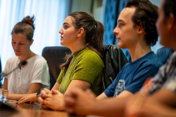 Sara Burger (da sinistra), Katja Oberrauch e Paul Simmerle hanno presentato le richieste dello Jugendring Alto Adige. (Foto: USP/Fabio Brucculeri)