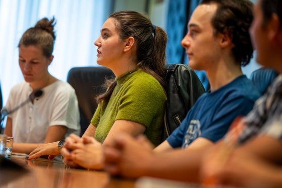 Sara Burger (da sinistra), Katja Oberrauch e Paul Simmerle hanno presentato le richieste dello Jugendring Alto Adige. (Foto: USP/Fabio Brucculeri)
