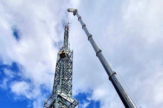 Die Mastenmontage für die neue Anlage in Ratschings (Foto: RAS)