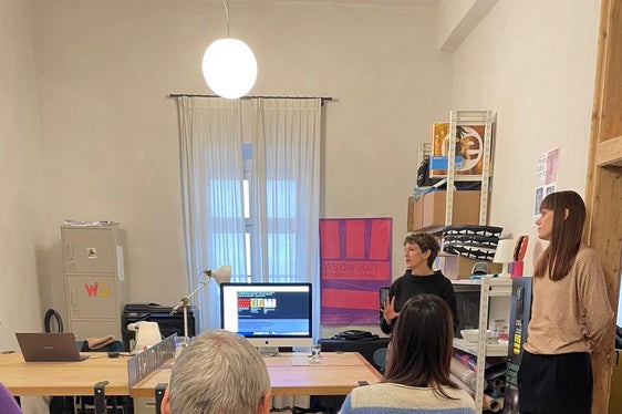 La delegazione di operatori della cultura e funzionari della pubblica amministrazione trentina durante l'incontro tenutosi a Weigh Station. (Foto: ASP)