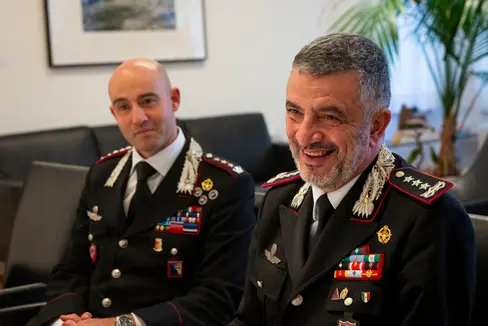 Carabinieri-Besuch im Landhaus: Armeekorps-General Stefanizzi und Landeskommandant Oberst Rivola (links) (Foto: LPA/Fabio Brucculeri)