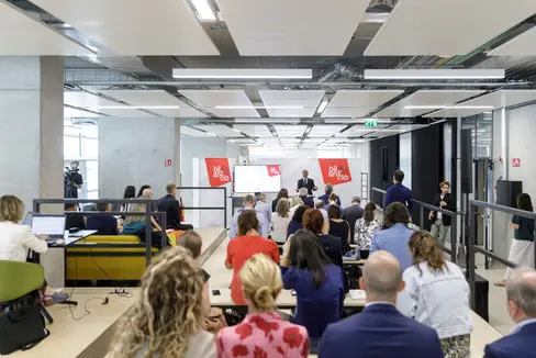 La conferenza stampa di bilancio del presidente Kompatscher al NOI Techpark di Bolzano Sud (Foto: ASP/Tibero Sorvillo)